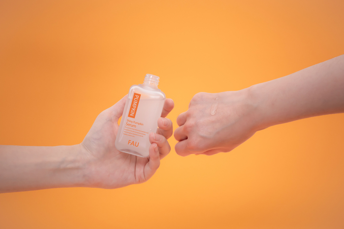 FAU Shiny Pumpkin Serum | Serum regenerujące z kompleksem odbudowującym i aminokwasami | 100 ml